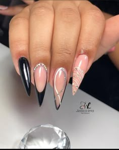 Classic Nail, Nail Polish Kit, Cute Toe Nails, Stunning Nail Designs, Goth Nails, Top Base, Glow Nails