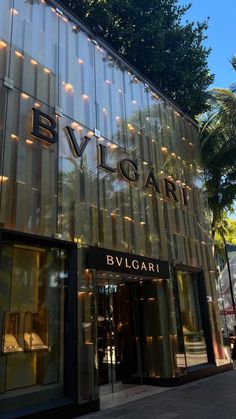 Expensive Brands Aesthetic, Bvlgari Wallpaper, Bulgari Aesthetic, Bvlgari Aesthetic, Store Entrance, Luxury Lifestyle Aesthetic, Cocoppa Wallpaper, Luxury Aesthetic