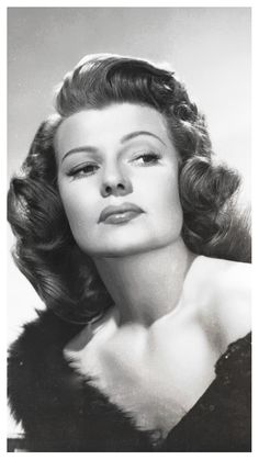 #RitaHayworth #1940s 1940s Fashion Photography, 1940 Photography, 1940 Makeup, 1940s Pictures, 1940 Hair, 1900s Women, 1940's Makeup, Women 1940s, 40s Women