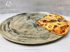 two pieces of pizza sitting on top of a plate