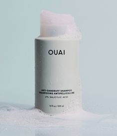 Stop flaking on your plans. This gentle shampoo formulated with salicylic acid helps reduce flaking, itching, and irritation associated with dandruff while leaving hair feeling clean and soft. Ouai Dandruff Shampoo, Thinning Hair Supplements, Shampoo For Fine Hair, Detox Shampoo, Hair Gloss, Refill Pouch, Scalp Serum, Anti Dandruff Shampoo, Hydrating Shampoo