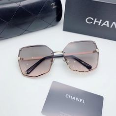 Pretty Sunglasses, Cute Glasses Frames, Classy Glasses, Glasses Frames Trendy, Fancy Glasses, Luxury Glasses, Glasses Trends, Trendy Glasses, Cute Sunglasses