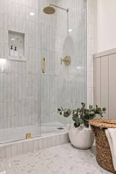 a bathroom with a tub, sink and shower head in it's center area