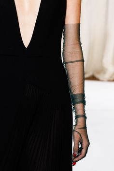 Gloves Outfit, Sheer Gloves, Detail Couture, Fall Couture, Collection Couture, Fashion Gloves, Gloves Fashion, Hand Gloves, Detail Photos