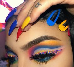 Pinterest @IIIannaIII Artist IG @stxef Club Makeup, Nails Yellow, Best Eyeliner, Gold Eyeshadow, Creative Makeup Looks, Pretty Hands, Eye Makeup Art, It Goes On, Glitter Eyeshadow