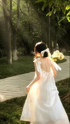 Pretty Girl Aesthetic Korean, Girl In White Dress Aesthetic, Ulzzang Girl Dress, White Dress Aesthetic, Korean Princess, Korean Photo, Brown Hair Brown Eyes, Friend Poses Photography, Cute Photography