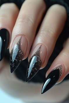 French Manicure Long Nails, Unghie Nail Art, Witchy Nails, Gothic Nails, Goth Nails, Glamorous Nails, Black Nail Designs, Black Nail, Funky Nails