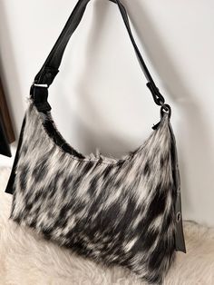 -%100 leather Cowhide 34cm.27 cm.1.2ft×09 ft -Natural color.black white grey -Completely natural, real and odorless. -Express shipping. Thanks for visiting our shop. Hope we can help you find perfect decoration. All of our sheepskins are real, natural, odorless and soft. They are all selected and processed carefully. White Leather Handheld Hobo Bag, Patchwork Cowhide Rug, Faux Cowhide, Cowhide Bag, Cowhide Rug, Leather Shoulder Handbags, Patchwork Bags, Cow Hide Rug, Bag Handmade