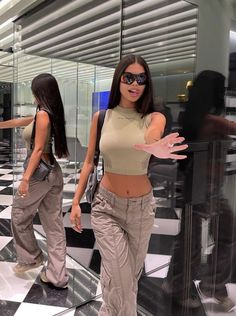 Cargo Outfit, Outfit Streetwear, Neue Outfits, Looks Street Style, Streetwear Fashion Women, Mode Inspo, Streetwear Outfits, Mode Vintage, Streetwear Women