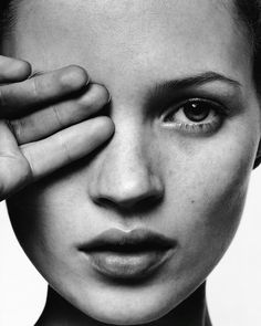 Moss Fashion, David Sims, Moss Art, Black And White Portraits, 인물 사진, White Photo, Room Posters, Kate Moss, Giclee Art Print