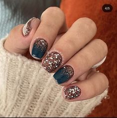 Beetles Gel Polish Nail Art, Gel Dip Nails Designs Fall, Fall Winter Nails Acrylic, Winter Nail Inspiration Short, Coral Fall Nails, Cute Nail Designs For Short Nails Fall, Fancy Dip Nails, Winter Nails Powder Dip, Dip Powder Nails January 2023