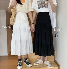 Women's Flared Ruffle Tiered Pull-On Midi Skirt White Ruffle Swing Midi Skirt Grunge Long Skirts For Summer #longskirts #skirts #flared #flaredskirts #pullon #midiskirts Chiffon Skirts, Preppy Mode, Skirts Vintage, Rock Outfit, Estilo Preppy, Style Preppy, Empire Dress, Skirt Vintage, Mode Inspo