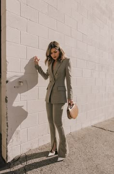 Professional Work Outfit, Woman Suit Fashion, Mode Inspo, Work Outfits Women, Professional Outfits, Blazer Fashion, Suit Fashion