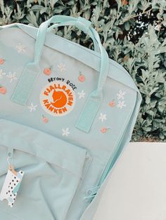 Fjallraven Kanken Aesthetic, Kanken Aesthetic, School Supplies Aesthetic, Aesthetic Peach, Pretty Backpacks, Supplies Aesthetic, Cool School, Beach Wall Collage, Beachy Aesthetic