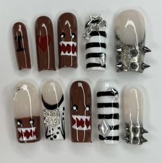 Icp Juggalo Nails, Gothic Acrylic Nail Designs, Emo Christmas Nails, Gloomy Bear Nails, Domo Nails, Short Goth Nails, Hk Nails