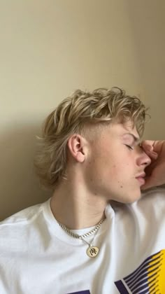 Blonde Soft Mullet, Blonde Modern Mullet, Blond Mullet Men, Blond Men Hairstyles, Blonde Mullet Man, Mens Haircuts Blonde, Curtain Mullet, Modern Mullet Straight Hair, Blond Mullet