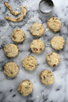 Golden brown, tender, flakey, and fluffy. Just how we want our biscuits. These biscuits are on the sweet side, but also balanced with salt and earthy nuts. The brown butter adds a dreamy depth to this biscuits. I like these biscuits paired with butter, cherry jam, and a few slices of ham. Perfect for brunch or as a holiday side. Pecan Biscuits, Baking Therapy, Savory Baking, Cherry Jam, Fresh Fruit Recipes, Afternoon Delight, Homemade Muffins