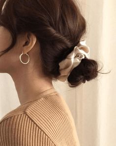 Light Academia Hairstyle, Dark Academia Hair, Academia Hairstyle, Twisted Hair, Penteado Cabelo Curto, Dream Hair, 가을 패션, Aesthetic Hair, Dark Academia