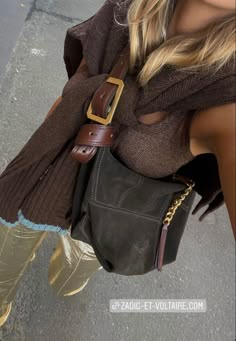 Bags For Winter Outfit, Fall Accessories 2023, Fall Sweaters 2023, Fall Vintage Aesthetic, Preppy Style Fall