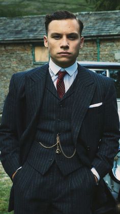 Peaky Blinders Michael Gray, Peaky Blinders Michael, Peaky Blinders Actors, Gangster Suit, Peaky Blinders Costume, Gangster Party, Look Gatsby, Michael Gray, Allure Men