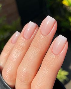 Subtle Summer Nails 2023, Natural Dip Nail Ideas, Trendy French Manicure 2023, Short Mommy Nails, Top Nail Colors For 2023 Summer, Dip Powder Nail Colors 2023, Summer Neutral Nails 2023, New Nail Trends 2023 Summer, European Summer Nails 2023