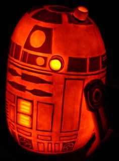 R2D2 Pumpkin And a Death Star Pumpkin Carving How-To from Noel Dickover #StarWars Diy Pumpkin Carving, Pumkin Decoration, Pumpkin Pictures, Halloween Pumpkins Carvings, Pumpkin Art, Jw Marriott, Diy Pumpkin, Spooky Pumpkin