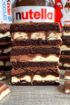 Kinder and Nutella Stuffed Brownies Fitwaffle Recipes, Fitwaffle Kitchen, Stuffed Brownies, Brownies Fudgy, Oreo Cheesecake Cookies, Edible Cookie Dough Recipe, Cheesecake Brownie, Cookie Dough Recipes