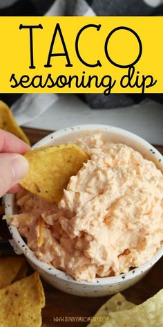 no bake taco seasoning dip with cream cheese and sour cream Taco Seasoning Dip, Taco Dips, Easy Taco Seasoning, Cream Cheese Taco Dip, Chip Dip Recipes, Best Dip Recipes, Baked Dips, Taco Dip Recipe