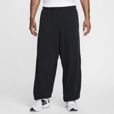 Go big on comfort with these spacious Club Fleece pants. Its midweight, loopback fabric offers a soft-but-breathable feel that's smooth on the outside and soft on the inside.