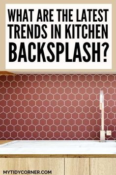 latest kitchen backsplash trends Colorful Kitchen Backsplash, Trendy Backsplash, Trendy Kitchen Design, Backsplash Trends, Kitchen Backsplash Trends