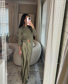 Arielle Charnas Style, Silent Luxury, Simple Outfit Ideas, Arielle Charnas, Best Winter Outfits, Simple Outfit, Midi Skirts, Spring Wardrobe