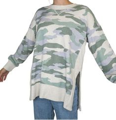 This Aerie sweatshirt in size XL features a camouflage pattern with a colorful theme, perfect for any season. The long sleeves and high-low hem add to the oversized style, making it comfortable for any occasion, whether it's activewear or just lounging. The pullover style and slouchy fit make it easy to wear and pair with any outfit. Made in Vietnam, this sweatshirt is a great addition to any wardrobe. Raglan Sweater, Yellow Cardigan, Cozy Loungewear, Cable Knit Sweater Womens, Oversize Knit, Sweatshirt Women, Oversized Style, Green Camo, Oversized Sweatshirt