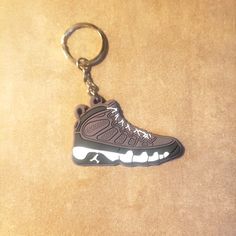 Brand New In Package Nike 2d Flexible Sneaker Keychain Nike Craft, Nike Lanyard, Blue Boys Bedroom, Sneaker Keychain, Air Yeezy, Craft Decor, Nike Gold, Jordan 2, Nike Accessories