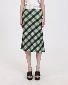 Model (WearingS):• Height: 175cm | Bust: 78cm | Waist: 57cm | Hips: 86cmDetails: Matching color plaid long skirtSkirt Length: LongMaterials:95% Polyester + 5% Spandex Plaid Long Skirt, 90s Grunge Fashion, Aesthetic Plaid, Goth Tops, Plaid Maxi Skirt, Maxi Skirt Vintage, Long Plaid Skirt, Y2k Grunge Aesthetic, Y2k Earrings