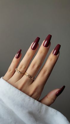 Discover trendy burgundy nail designs including dark red nail ideas classy black and short French tip designs chic acrylic short nails elegant French polish art and classy chrome manicure inspirations Explore stylish nail art designs for a sophisticated look more in the telegram Dark Red Coffin Nails, Short French Tip Designs, Black And Maroon Nails, Short Nails Elegant, Jelly Red Nails, Dark Red Nail Ideas, Oxblood Nails, Burgundy Nail Polish