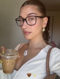 Hailey Bieber Aesthetic Vibe, Hailey Bieber Glasses, Aesthetic Hailey Bieber, Girly Glasses, Hailey Bieber Aesthetic, Charles Frederick Worth, Hayley Bieber, Hailey Rhode