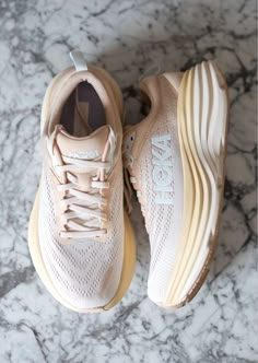 Best Women Sneakers, Diy Outdoor Couch, Sneakers Walking, Hoka Shoes, Trendy Shoes Sneakers, Preppy Shoes