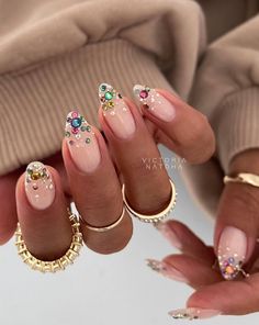 Small Gem Nail Design, Cool Holiday Nails, Rhinestones Nails Designs, Summer Nails Gems, Rhinestone Tip Nails, Gem Nail Designs Rhinestones, Gem French Tip Nails, Gem Nails Rhinestones, Nails Rhinestones Design