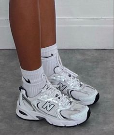 Pretty Sneakers, Trendy Shoes Sneakers, Dr Shoes, Pretty Shoes Sneakers, Cute Sneakers, Hype Shoes, White Socks, Girly Shoes