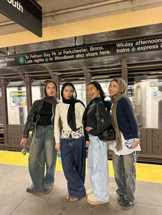 Hijabi Fits, Modern Hijab Fashion, Hijabi Fashion Casual, Outfit Inspo Casual, Hijabi Outfits Casual, Nyc Subway, Hijabi Outfits, Hijab Fashion Inspiration, Hijabi Fashion