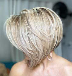 Concave Stacked Bob with Piece-y Layers Natural Ash Brown Hair, Medium Stacked Haircuts, Balayage Brunette Short, Bob Haircut Back View, Stacked Bob Haircuts, Short Stacked Haircuts, Bob Hairstyle Ideas, Bob Ideas, Hairstyles For Fine Hair