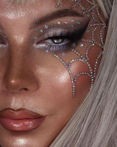 Halloween Glitter Makeup Ideas, Red Jewels Makeup, Cute Simple Halloween Makeup Ideas, Maquillage Halloween Simple, Halloweenský Makeup, Halloween Make-up Looks, Drag Make-up