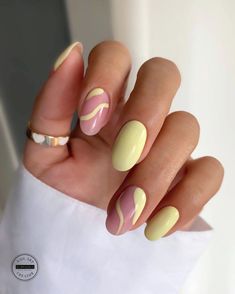 Round Nail Designs, Swirl Nail Art, Yellow Nail Art, Yellow Nails Design, Milky Nails, Nagel Tips, Transparent Nails, Makijaż Smokey Eye