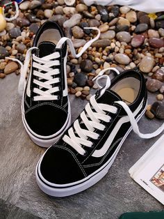 Trendy Shoes Sneakers, Swag Shoes, Leather Shoes Woman, Flat Sneakers, Dream Shoes, Pretty Shoes