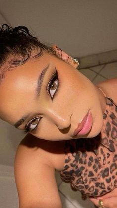 Makeup Looks To Recreate, Looks To Recreate, Arabic Eye Makeup, New Makeup Products, Asian Makeup Tutorials, Simple Makeup Tips, Event Makeup, Makeup Artist Tips