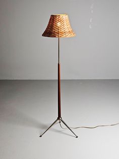 a lamp that is on top of a tripod with a light bulb in the middle