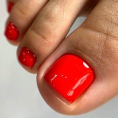 78 Toe Nail Designs To Keep Up With Trends One Color Nail Design, Coral Toe Nails, One Color Nail, Toe Nail Designs For Fall, Toe Colors, Pedicure Nail Designs