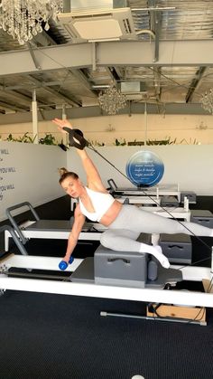 Lisa Lay | Okay, you’ve probably done/seen a flow like this, but have you used your back strap and a heavy spring 🥵🧐🔥 Shoulders were absolutely... | Instagram Pilates Reformer Box Exercises, Pilates Core Exercises, Pilates Core, Club Pilates, Pilates Exercises