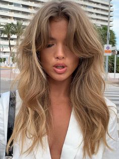 Rambut Brunette, Dark Blonde Hair, Fringe Hairstyles, Natural Blondes, Hair Makeover, Long Blonde