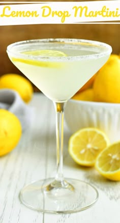 Lemon Vodka Drinks, Martini Recipes Easy, Lemon Martini, Mojito Recipe Classic, Lemon Vodka, Cocktail Martini, Lemon Drop Martini, Orange Liqueur